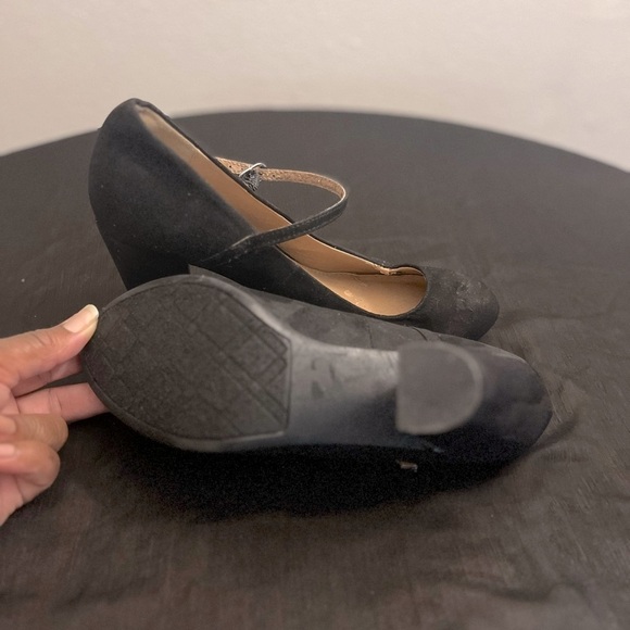 CHINESE LAUNDRY: Black Suede Mary Jane’s with strap - Picture 3 of 3